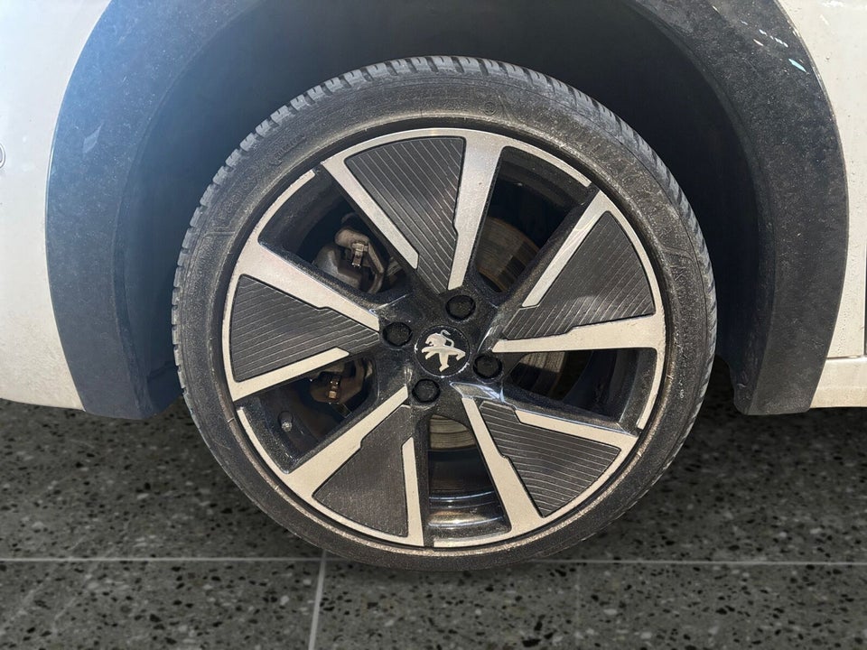 Peugeot e-208 50 GT 5d