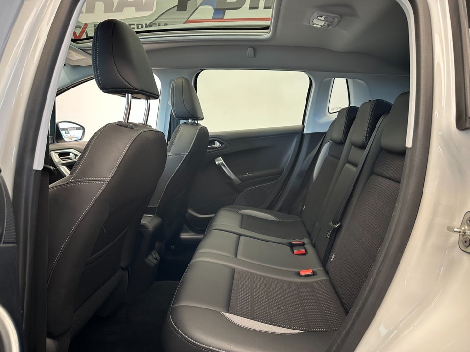 Peugeot 2008 1,2 PureTech 130 Allure+ 5d