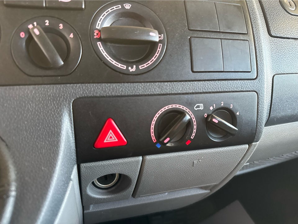VW Caravelle 1,9 TDi 102 Trendline lang 4d