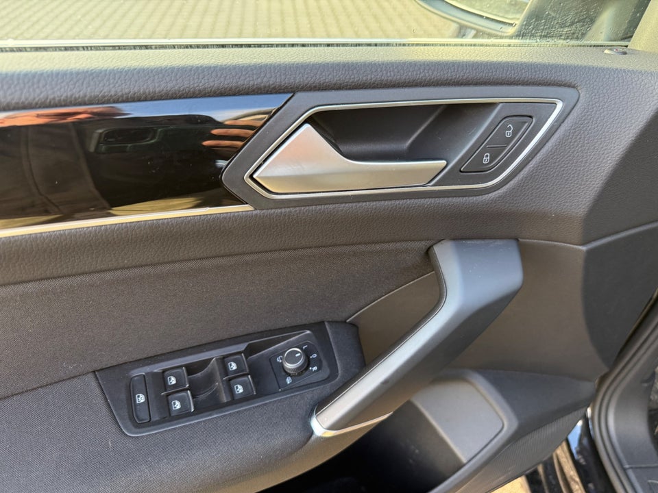 VW Touran 2,0 TDi 150 Highline+ DSG Van 5d