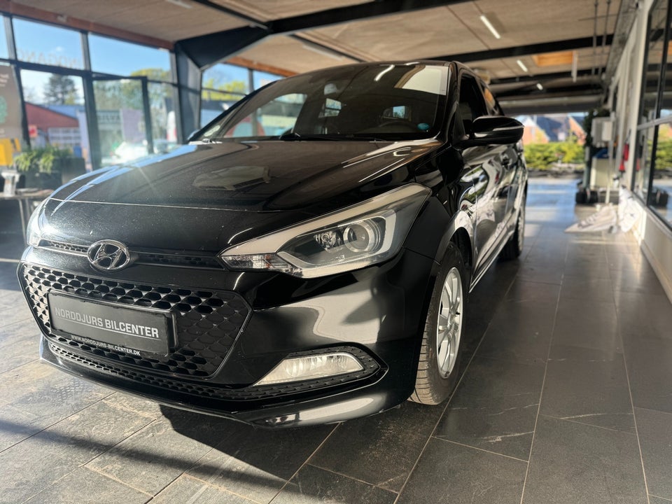 Hyundai i20 1,25 EM-Edition 5d