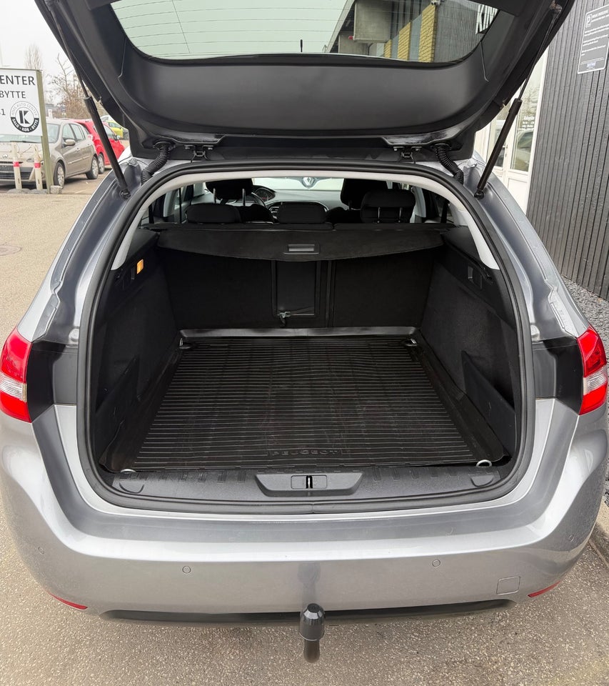 Peugeot 308 1,2 e-THP 130 Active SW 5d