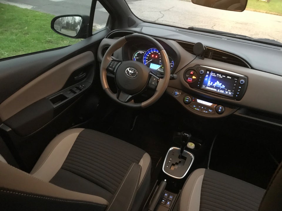 Toyota Yaris 1,5 Hybrid H2 Premium Luksus e-CVT 5d