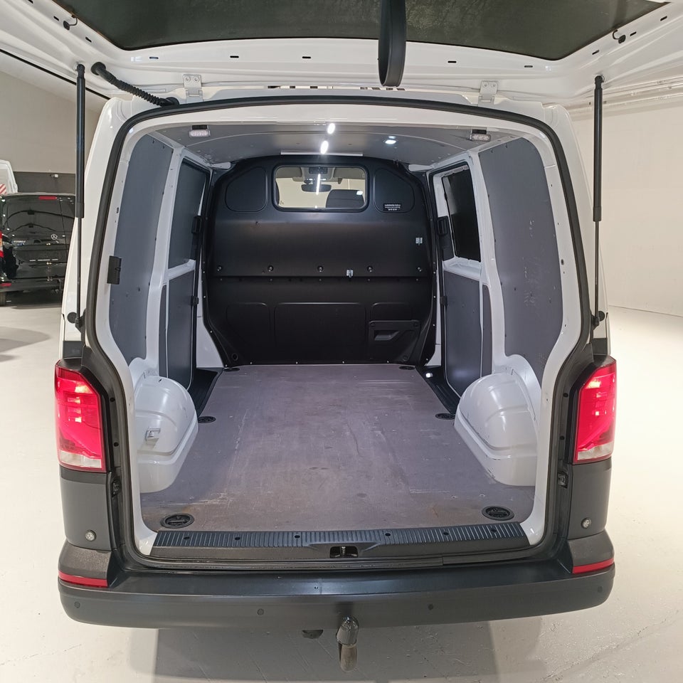 VW Transporter 2,0 TDi 199 Kassevogn DSG 4Motion kort