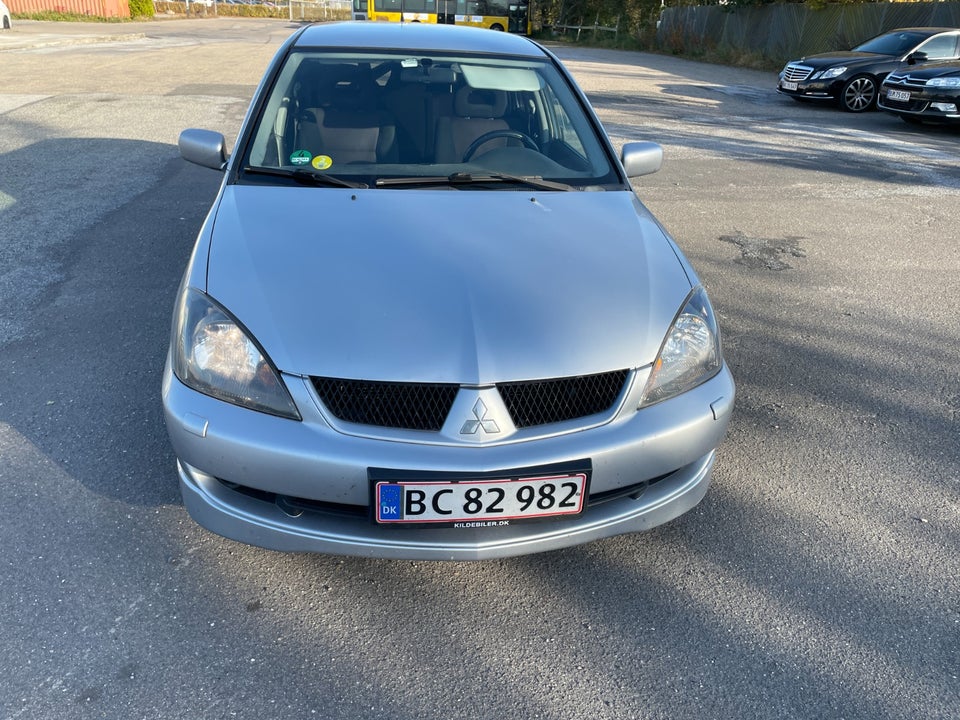 Mitsubishi Lancer 2,0 Intense 4d