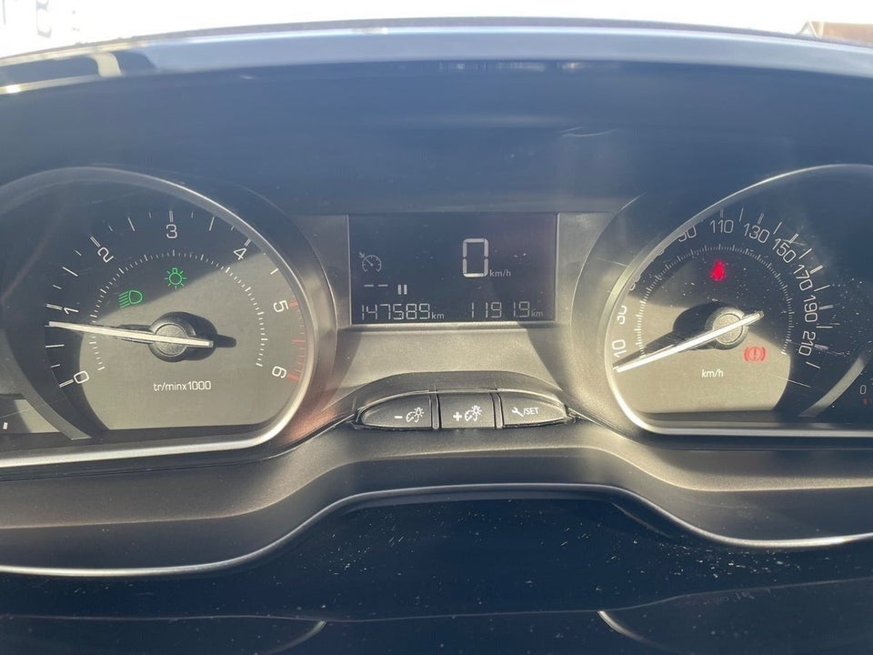 Peugeot 208 1,6 BlueHDi 100 Envy 5d