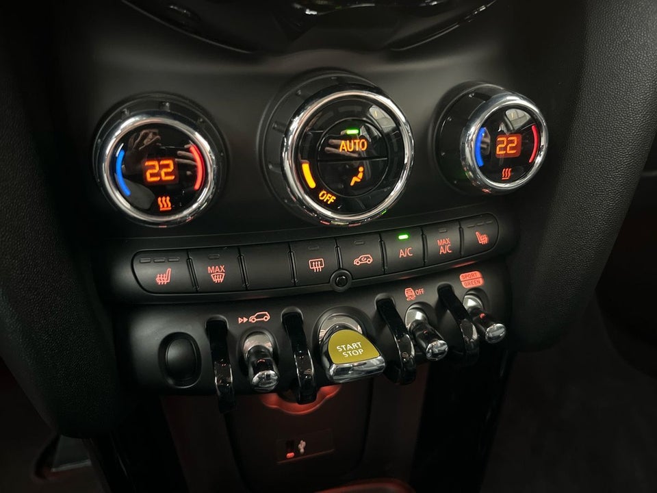 MINI Cooper SE Essential 3d