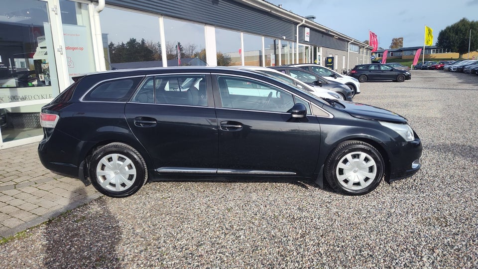 Toyota Avensis 1,8 VVT-i T2 Business stc. 5d