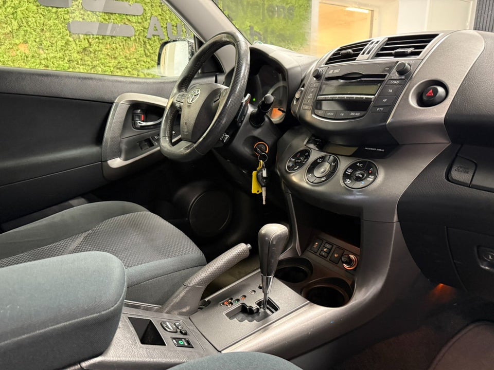 Toyota RAV4 2,2 D-CAT 150 T3 aut. 4x4 Van 5d