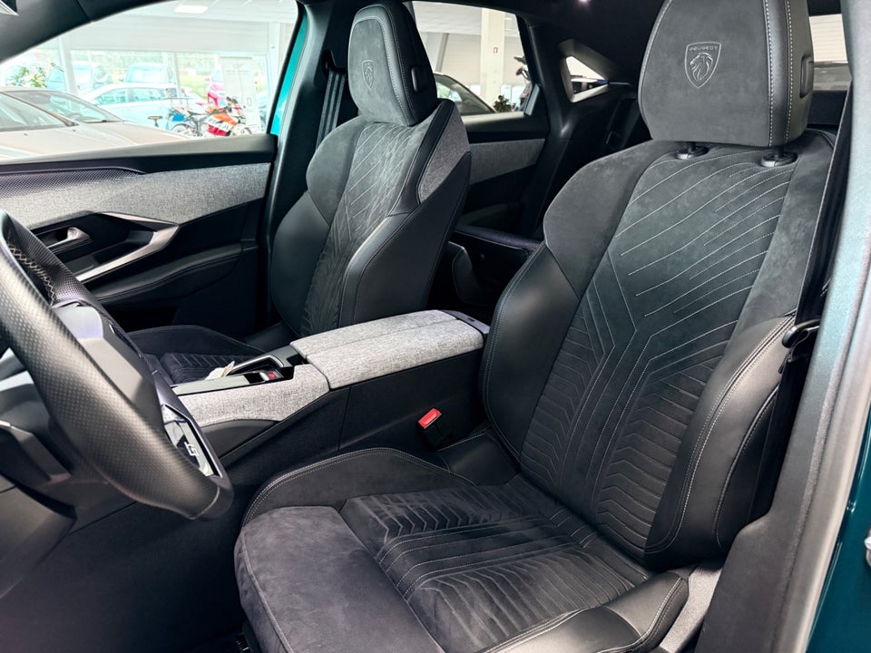 Peugeot e-3008 77 GT Pack 5d