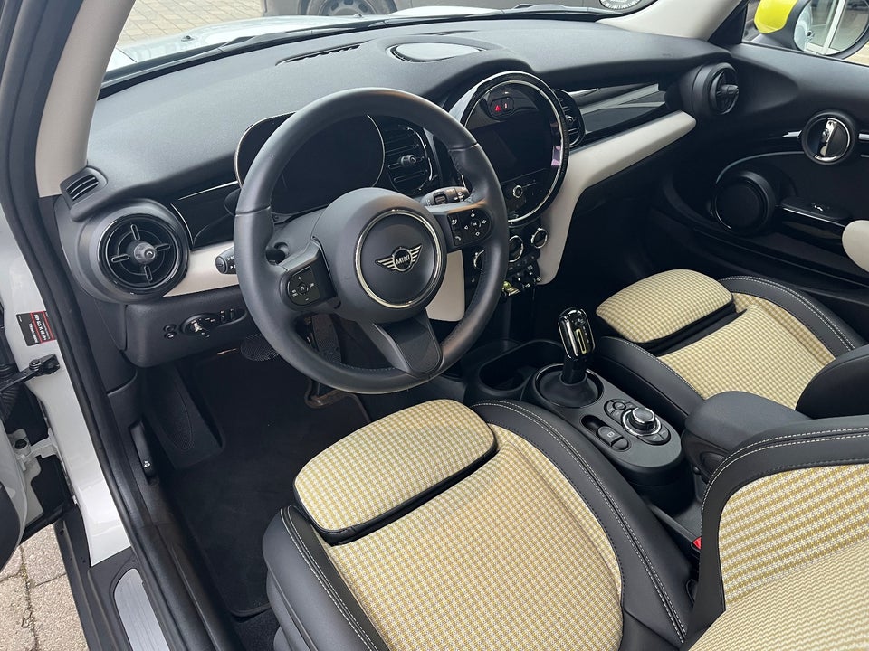 MINI Cooper SE Classic Trim 3d