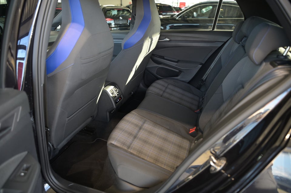 VW Golf VIII 1,4 GTE DSG 5d