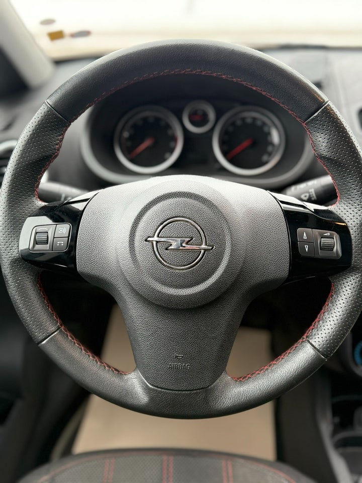 Opel Corsa 1,4 16V Sport 5d