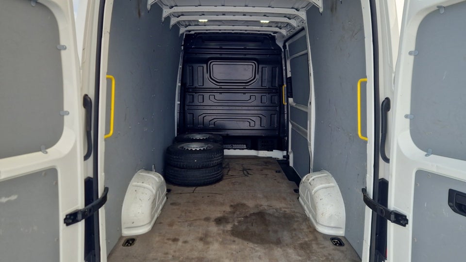 VW Crafter 35 2,0 TDi 177 Kassevogn L3H2 aut.