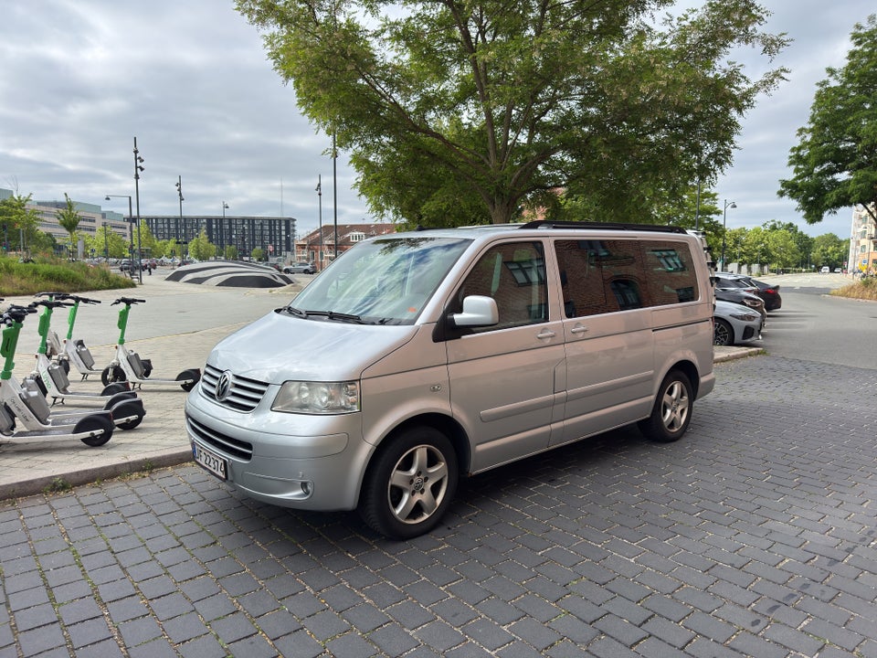 VW Multivan 3,2 V6 Highline aut. 5d