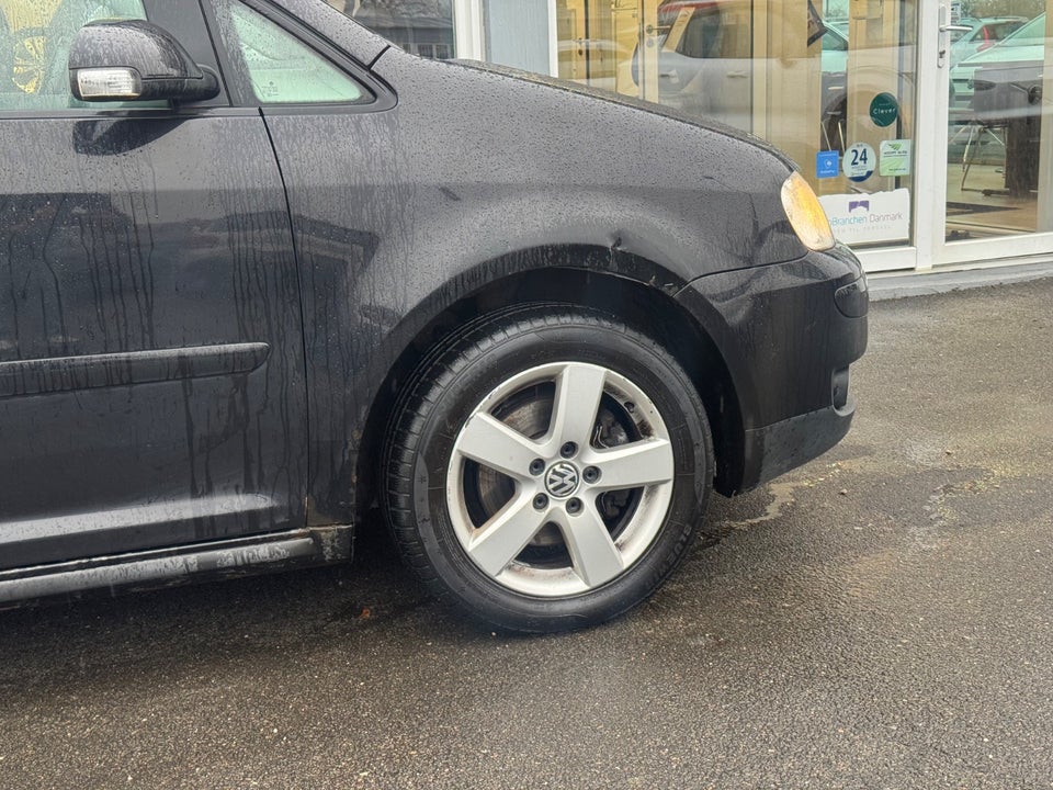 VW Touran 2,0 TDi 140 Trendline 5d