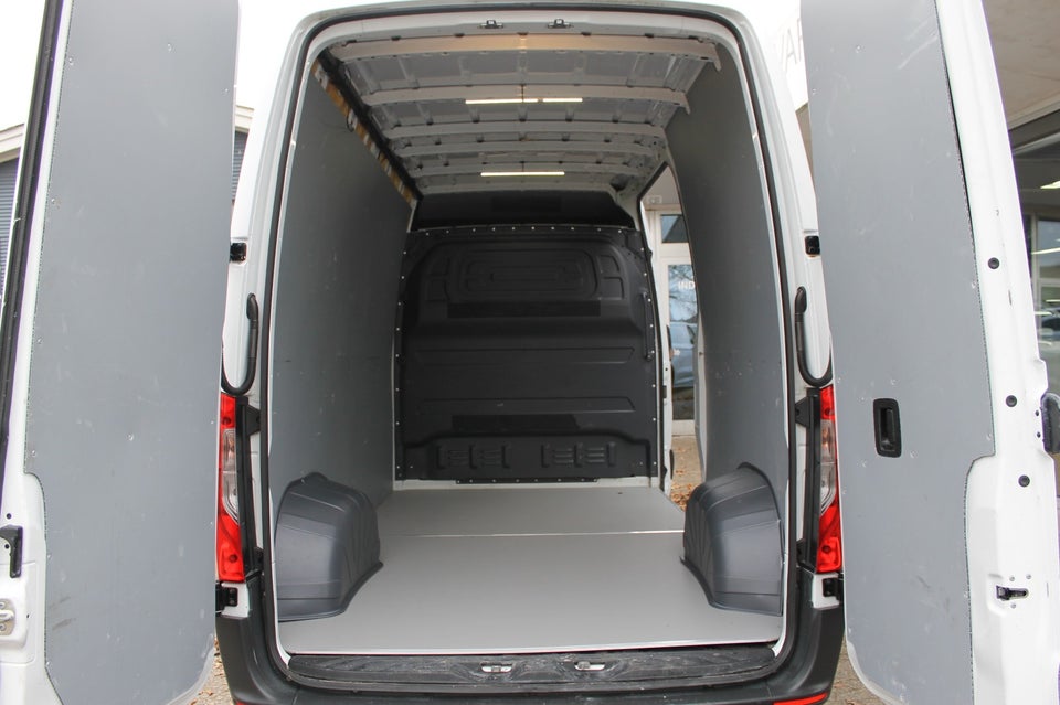 Mercedes Sprinter 214 2,2 CDi A2 Kassevogn aut. FWD