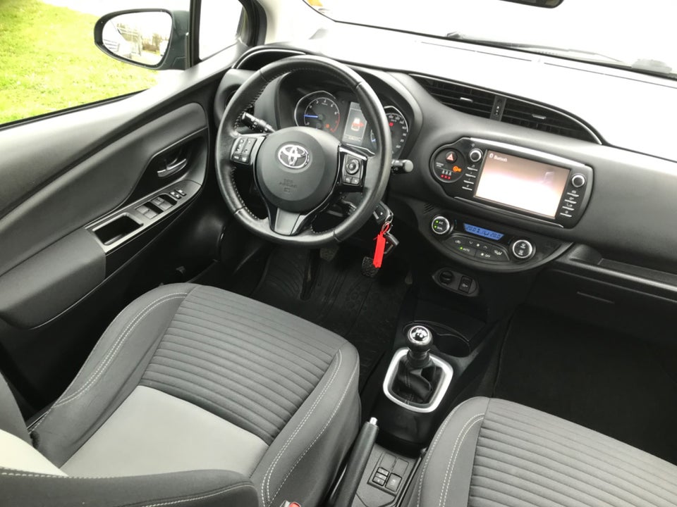 Toyota Yaris 1,0 VVT-i T2 Premium 5d