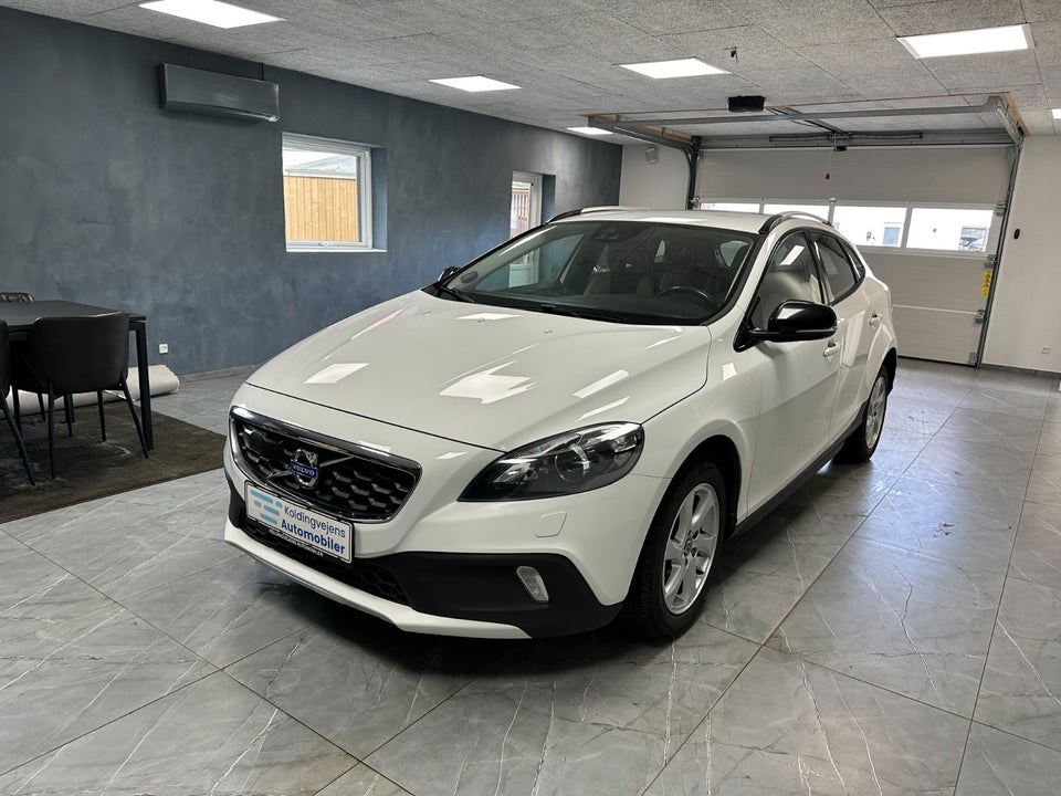 Volvo V40 CC 1,6 D2 115 Summum aut. 5d