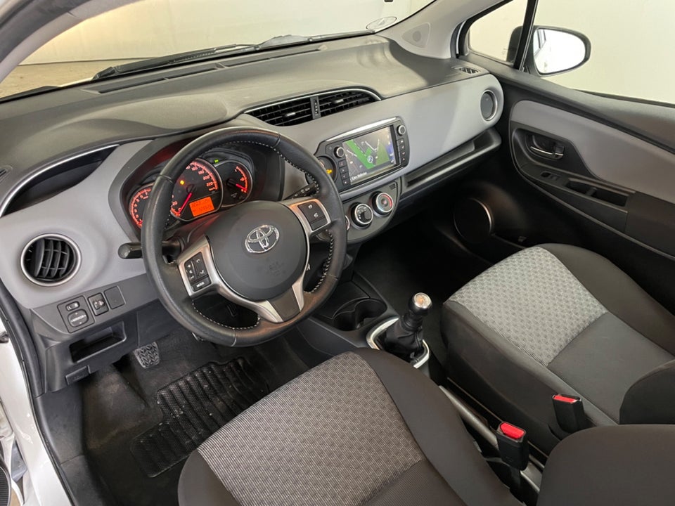 Toyota Yaris 1,0 VVT-i T2 5d