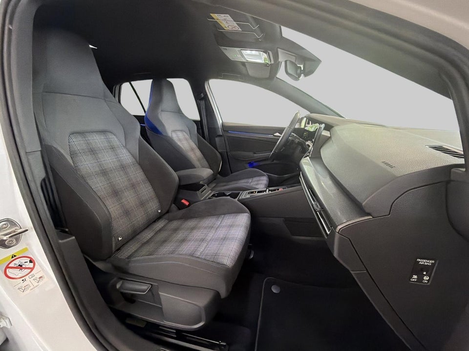 VW Golf VIII 1,4 GTE DSG 5d