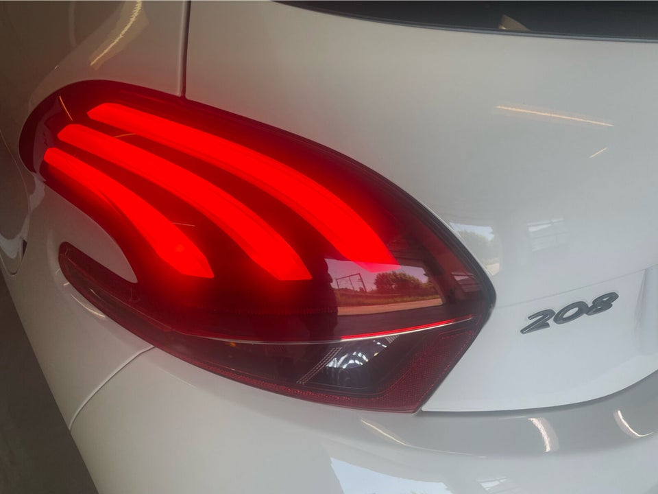 Peugeot 208 1,2 VTi 82 Strike 5d