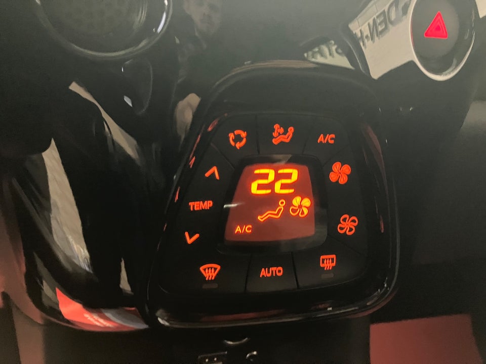 Peugeot 108 1,0 e-VTi 72 Infinity 5d