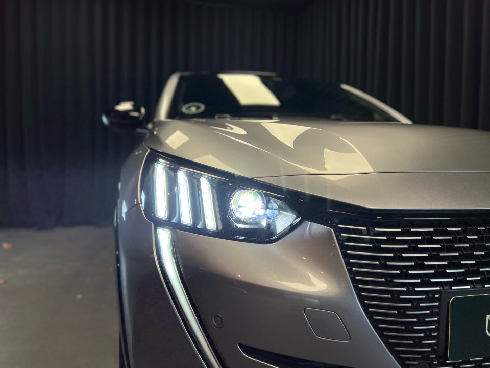 Peugeot e-208 50 GT 5d