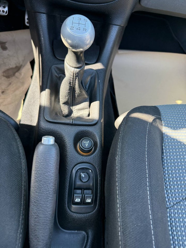 Peugeot 206 1,6 16V CC 2d