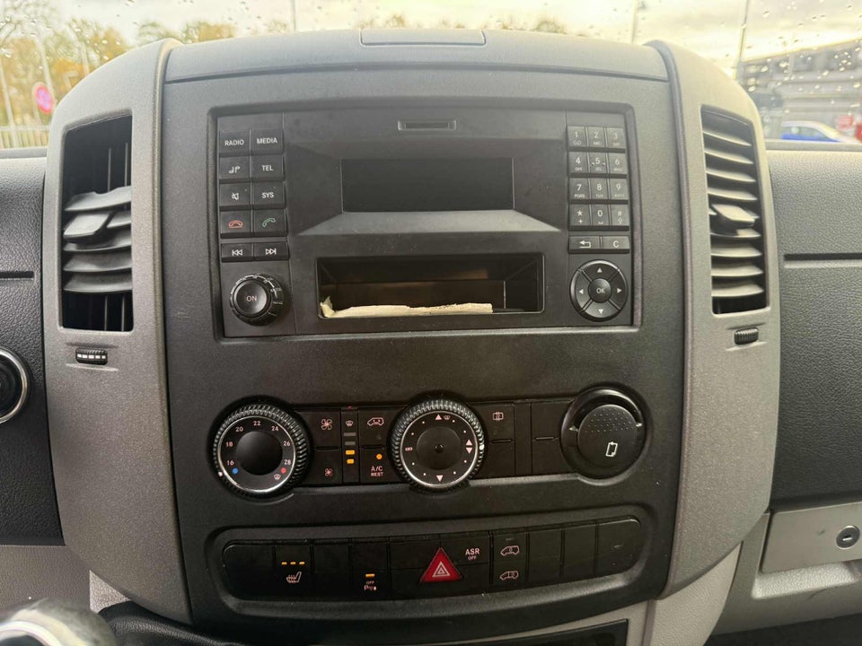 VW Crafter 2,0 TDi 163 Kassevogn M