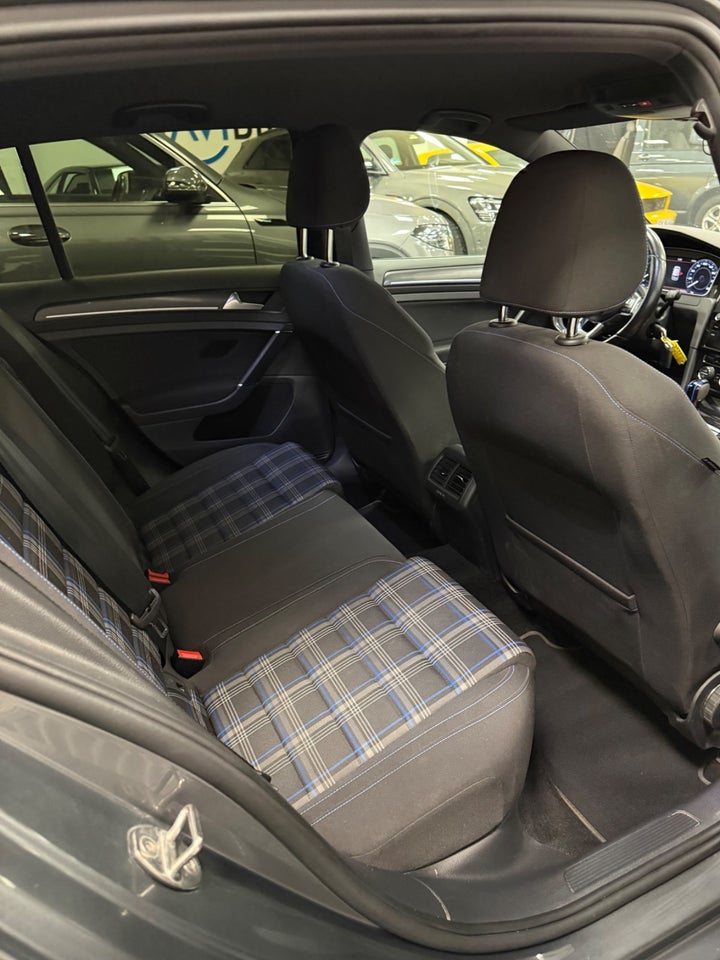 VW Golf VIII 1,4 GTE DSG 5d