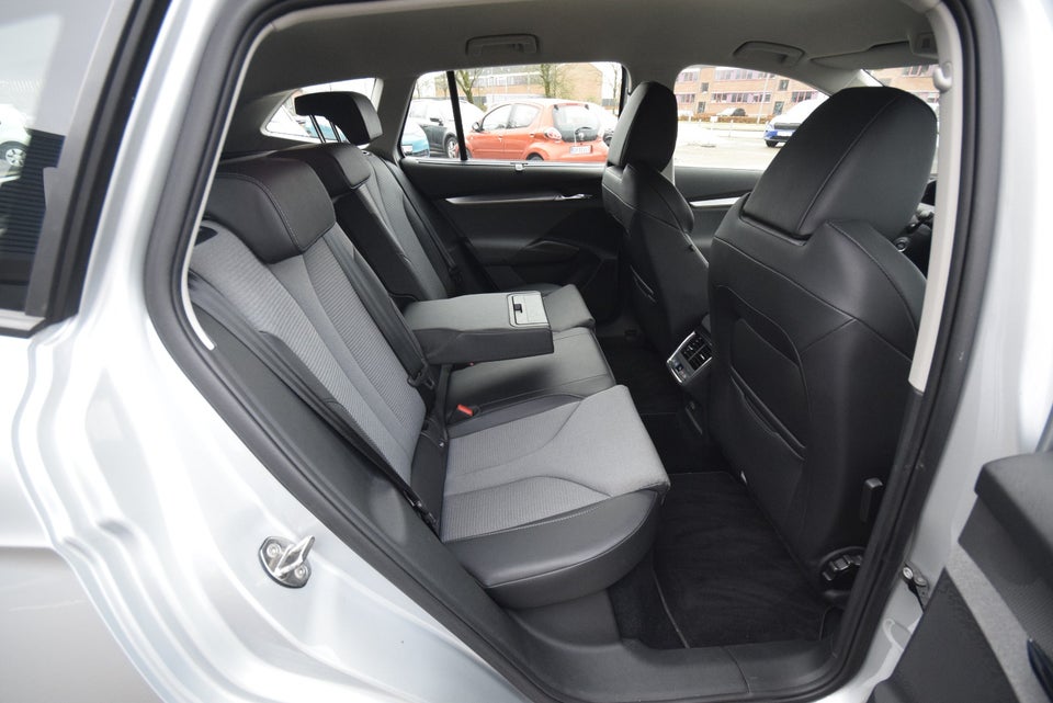 Skoda Enyaq 60 iV Loft 5d