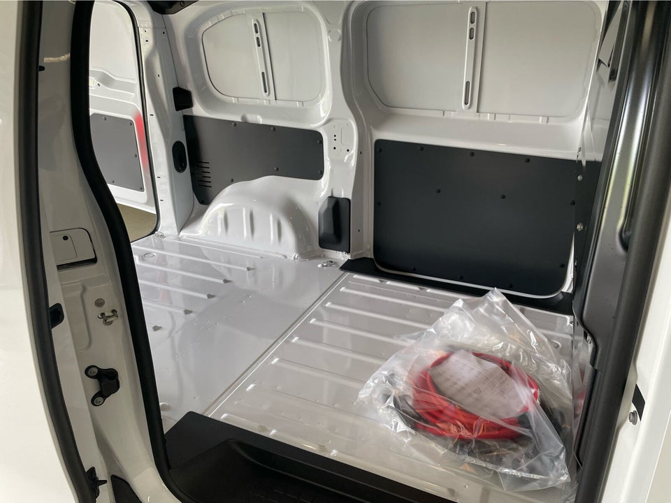 Peugeot e-Expert 75 L2 Plus Van