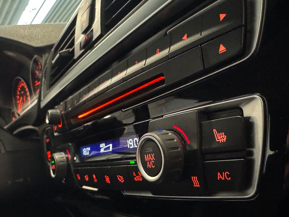 BMW 320i 2,0 Touring aut. 5d