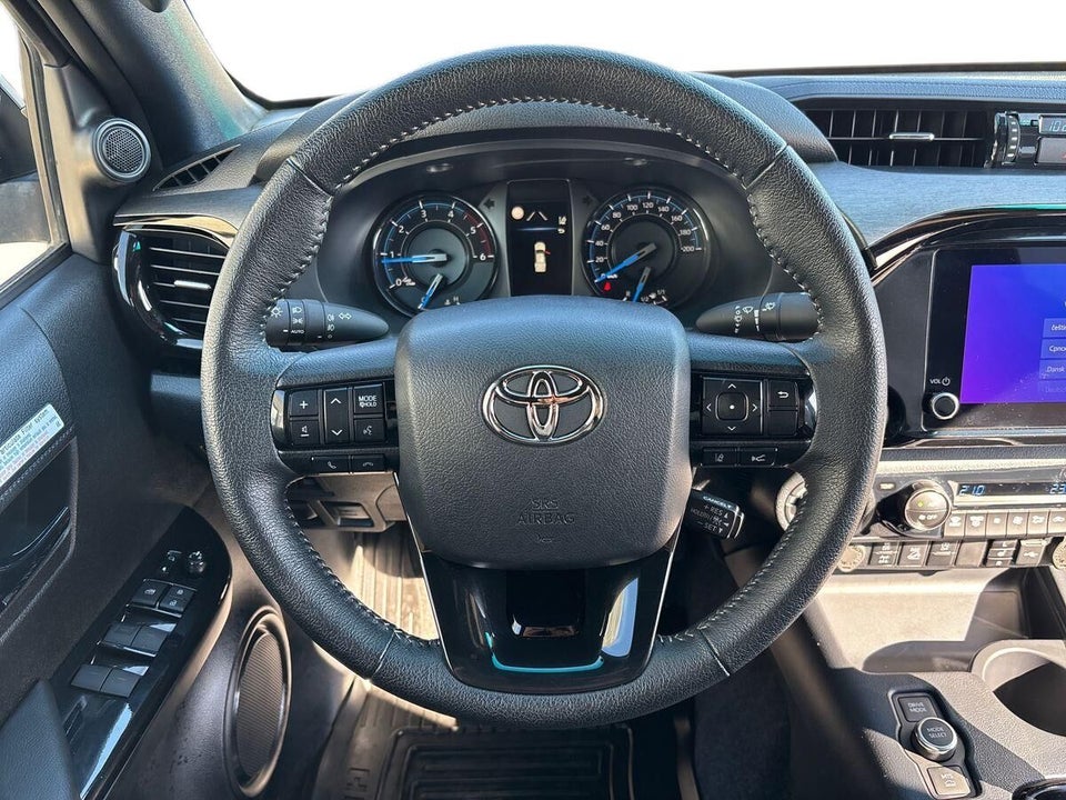 Toyota HiLux 2,8 D T4 Invincible Db.Kab aut. 4d