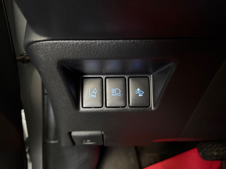 Toyota Yaris 1,5 Hybrid CHIC e-CVT 5d