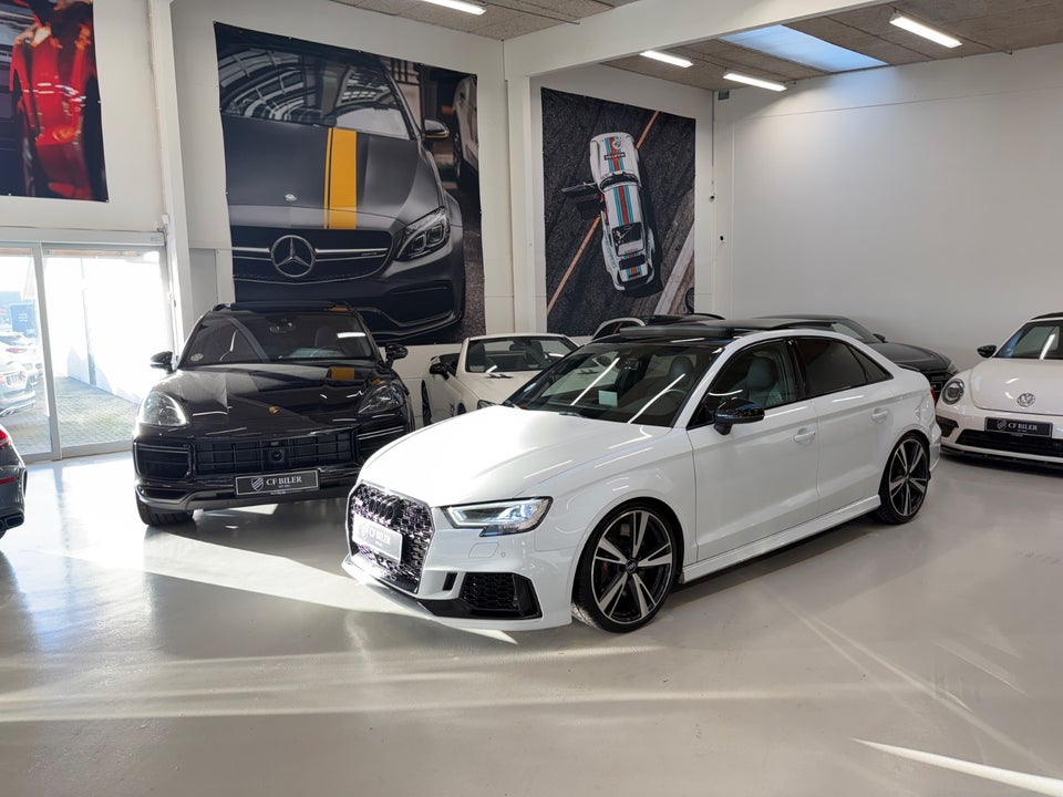 Audi RS3 2,5 TFSi quattro S-tr. 4d