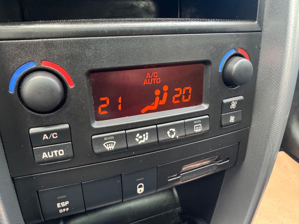 Peugeot 207 1,6 VTi Premium 5d