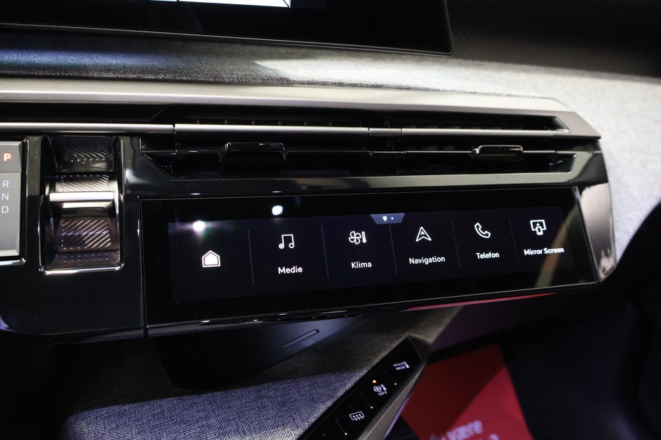 Peugeot e-3008 77 GT 5d