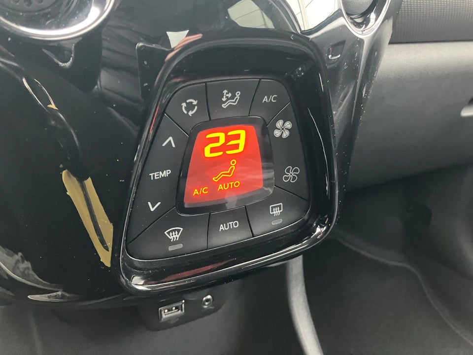 Peugeot 108 1,0 e-VTi 72 Infinity 5d