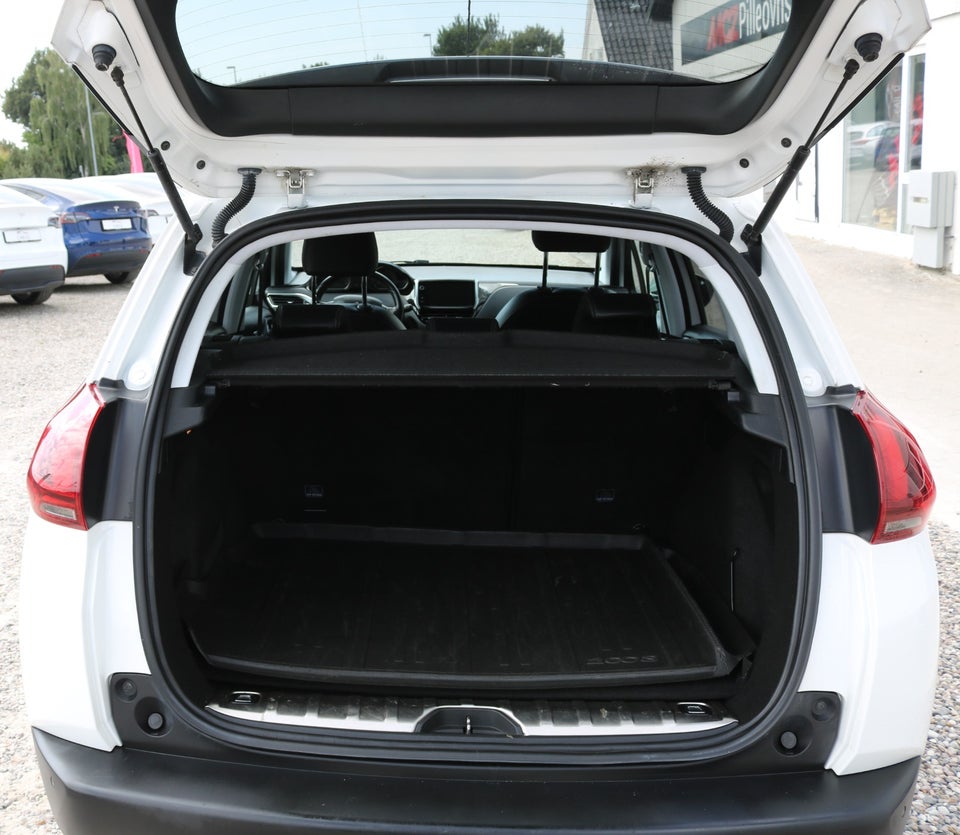 Peugeot 2008 1,6 BlueHDi 100 Allure 5d