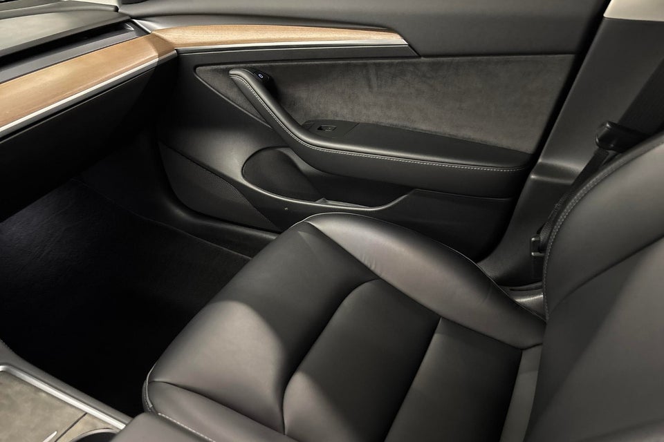 Tesla Model 3 Long Range AWD 4d