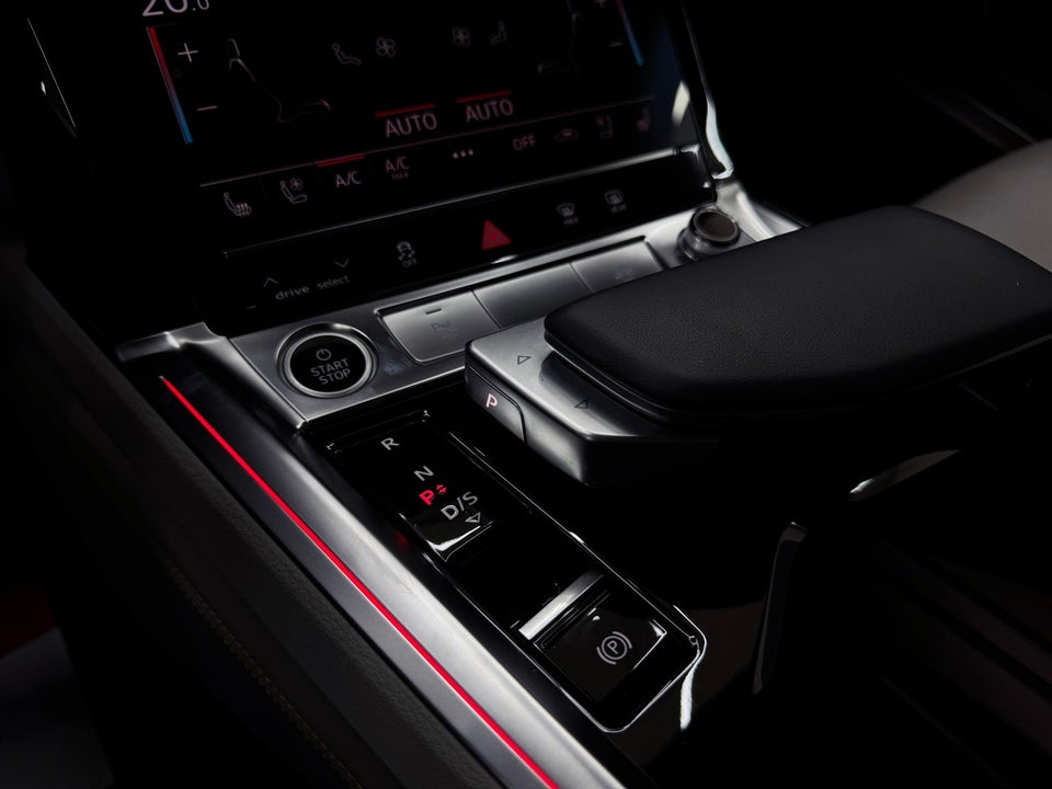 Audi e-tron 55 S-line quattro 5d