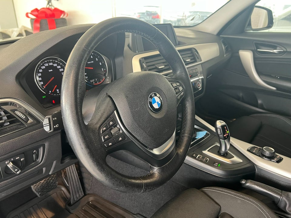 BMW 118i 1,5 Connected aut. 5d