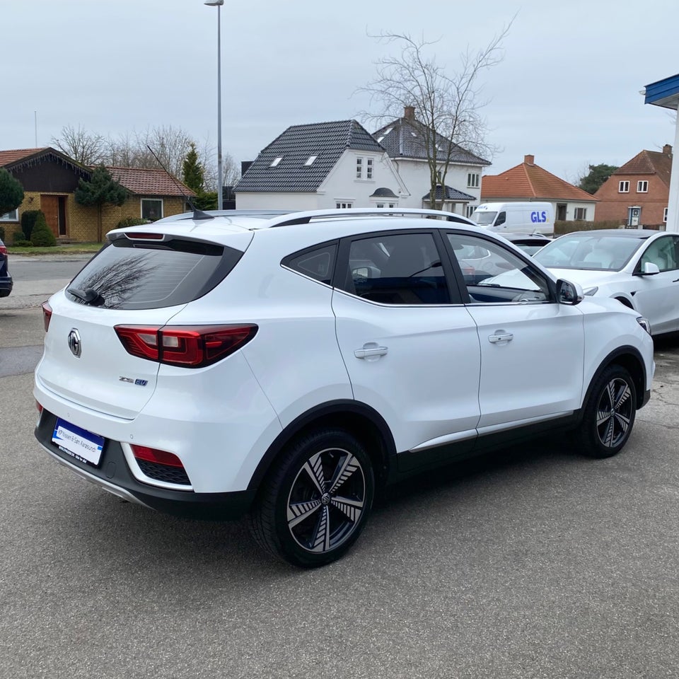 MG ZS EV Luxury 5d