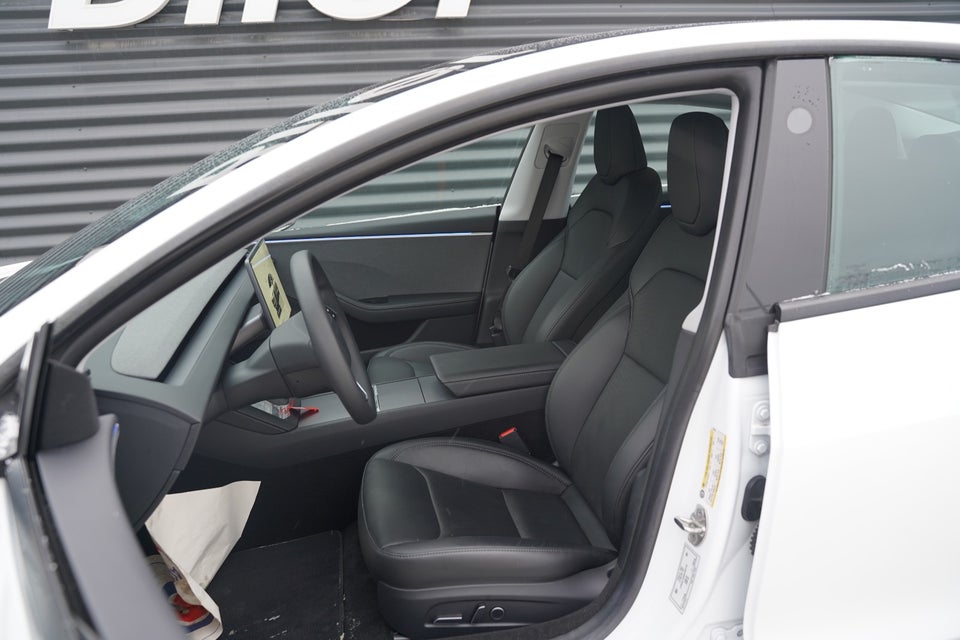 Tesla Model 3 RWD 4d