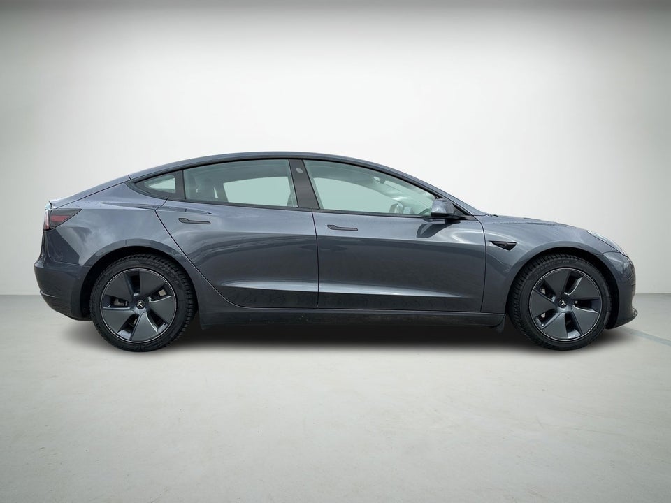 Tesla Model 3 Standard Range+ RWD 4d