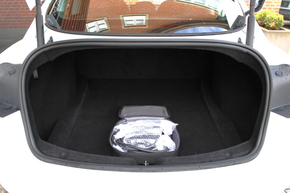 Tesla Model 3 Long Range AWD 4d