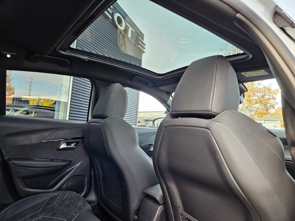 Peugeot e-208 54 GT Pack 5d