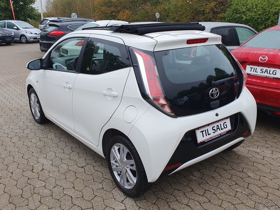 Toyota Aygo 1,0 VVT-i x-wave Sky 5d